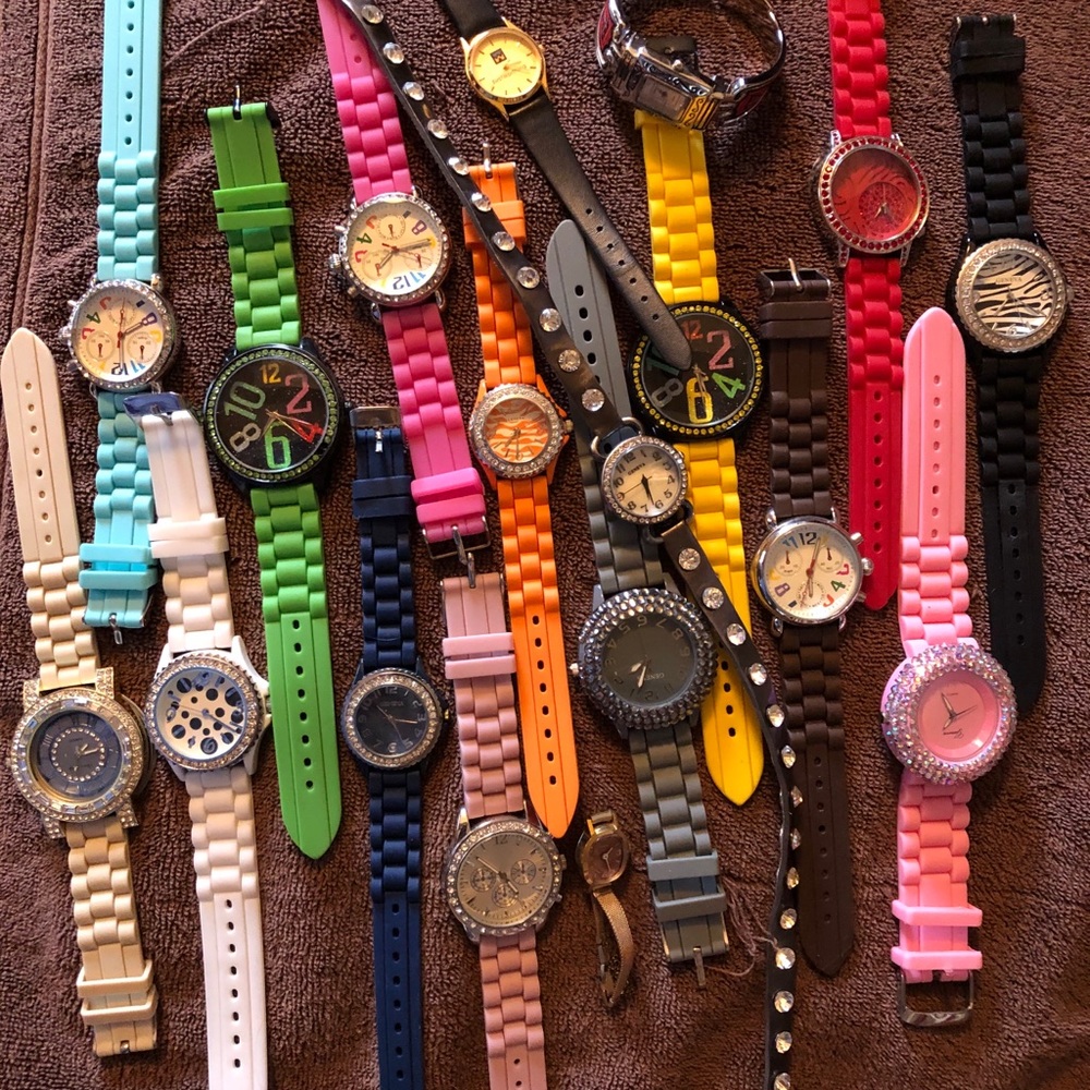 A lot of Accessory Watches